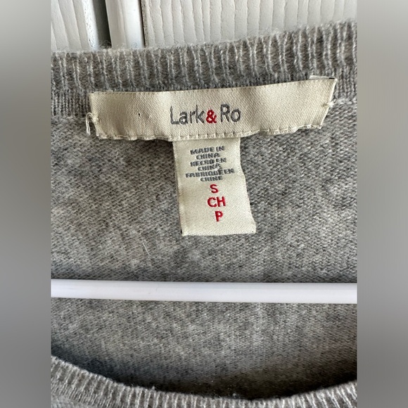 Lark & Ro gray bell sleeve cashmere sweater size small - Picture 4 of 6